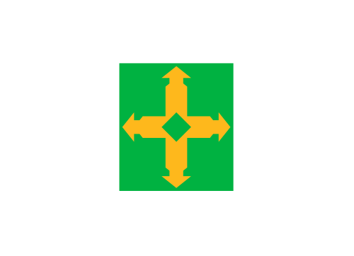Bandeira do Distrito Federal: campo branco com escudo verde e quatro setas amarelas em cruz