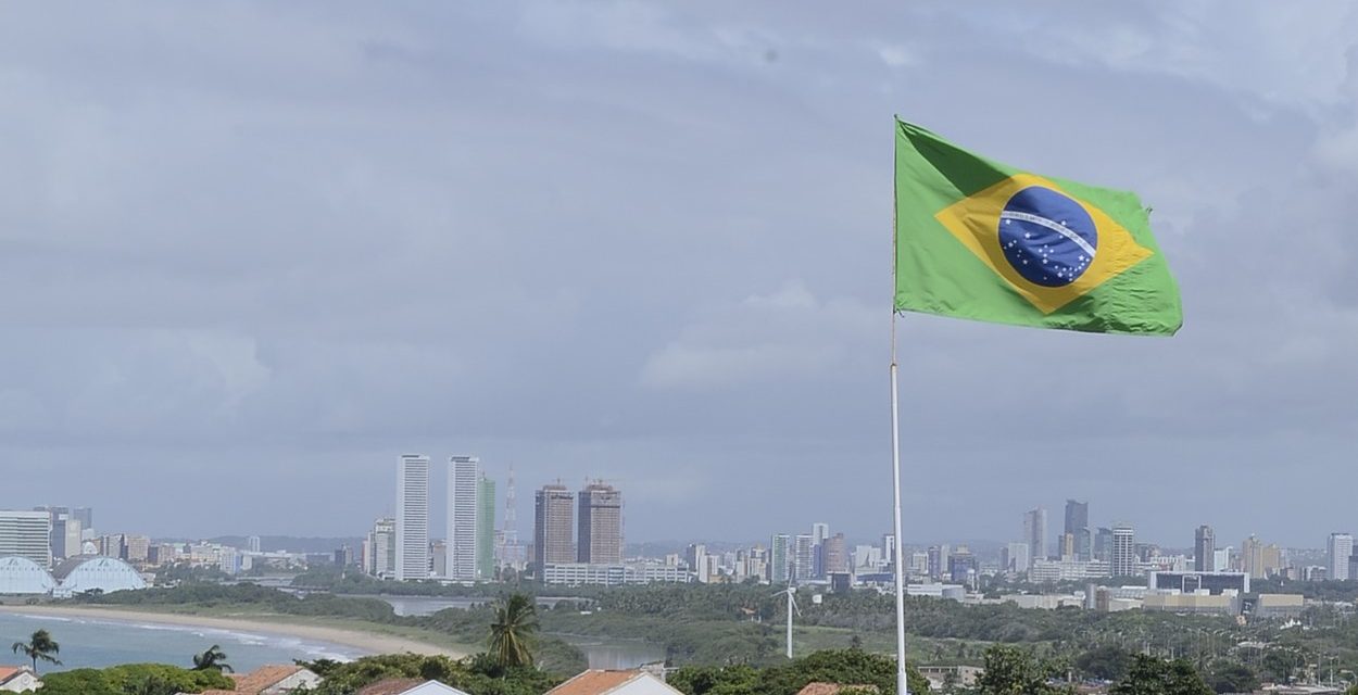 Bandeiras dos Estados do Brasil: significado, data e origem