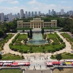 Vista aérea do Monumento à Independência e do Museu Paulista no Ipiranga, São Paulo, cenário da Parte I do Hino Nacional Brasileiro
