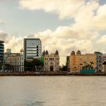 Skyline e orla de Recife, capital do Estado de Pernambuco