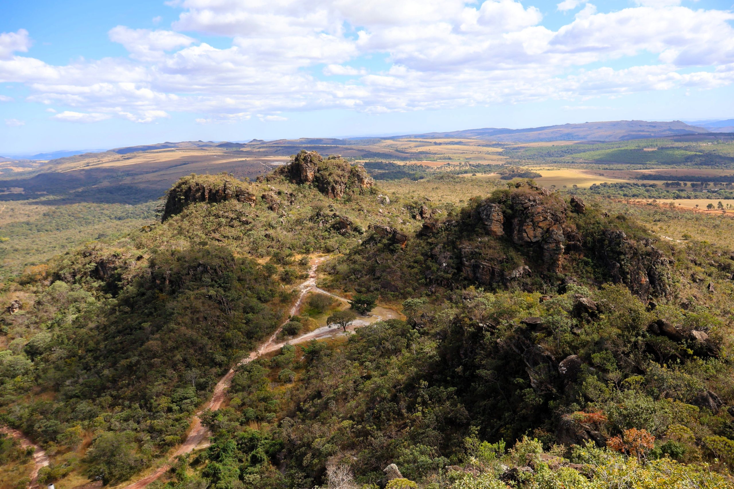 Vista aérea do Pico dos Pireneus, na Serra dos Pireneus, Estado de Goiás