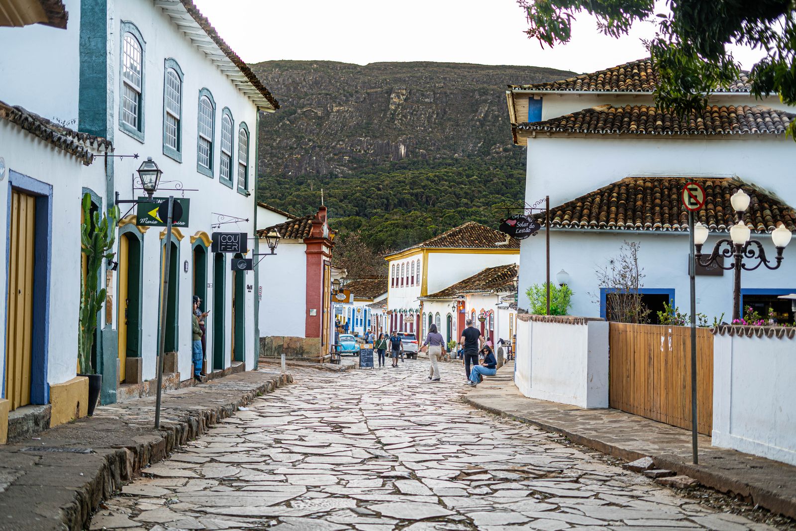 Rua de casario colonial em Tiradentes, Minas Gerais